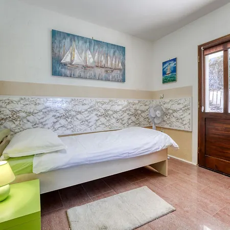 Apartment Albaneze By Interhome Njivice
