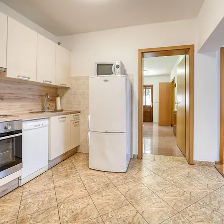 Albaneze By Interhome Njivice