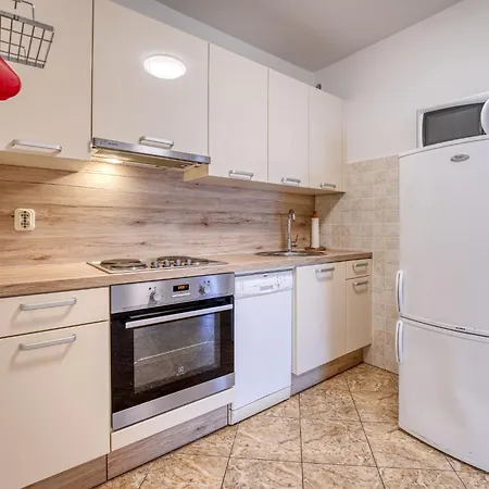 Albaneze By Interhome Njivice
