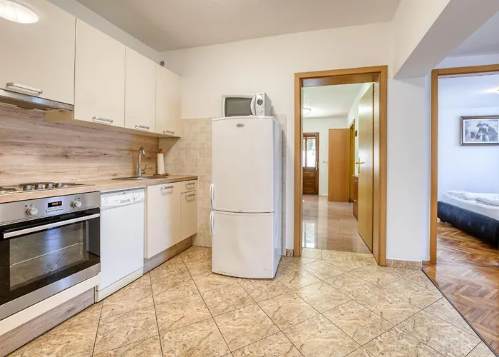 Albaneze By Interhome Njivice