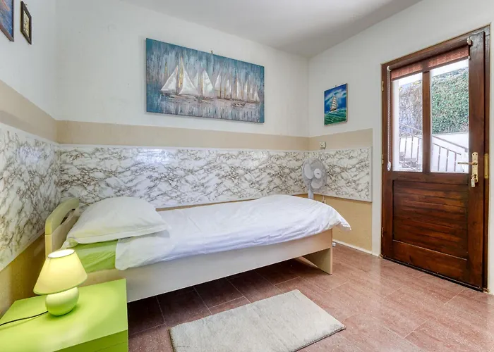 Apartment Albaneze By Interhome Njivice