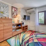 Albaneze By Interhome דירה נייביצה